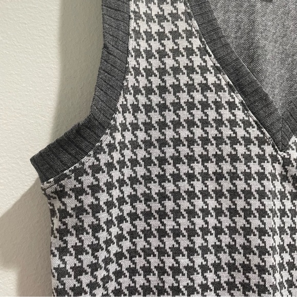 Mixed Threads Cray White Houndstooth Ribbed
Detail Sweater Vest Size M - Picture 4 of 4